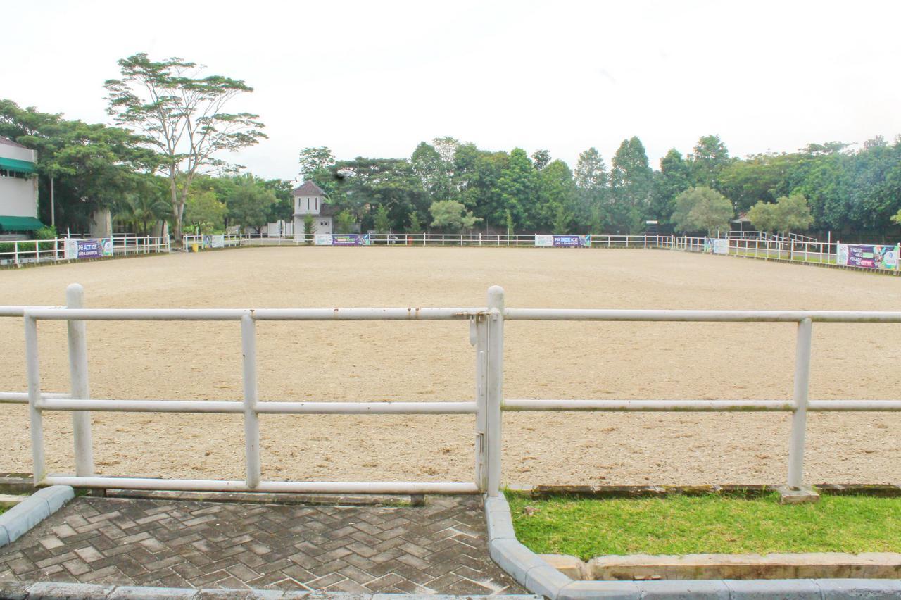 Apm Equestrian Resort Tangerang Esterno foto